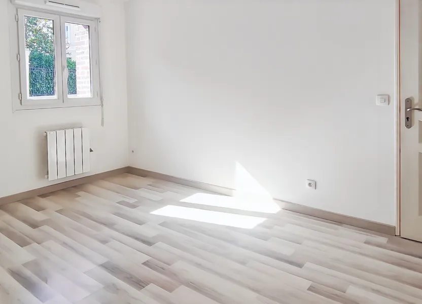 Flat Rue de Sacy le Grand in Cinqueux