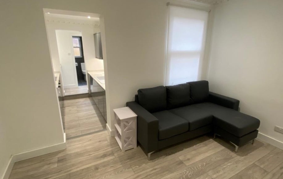 Flat Filey Road in Reading
