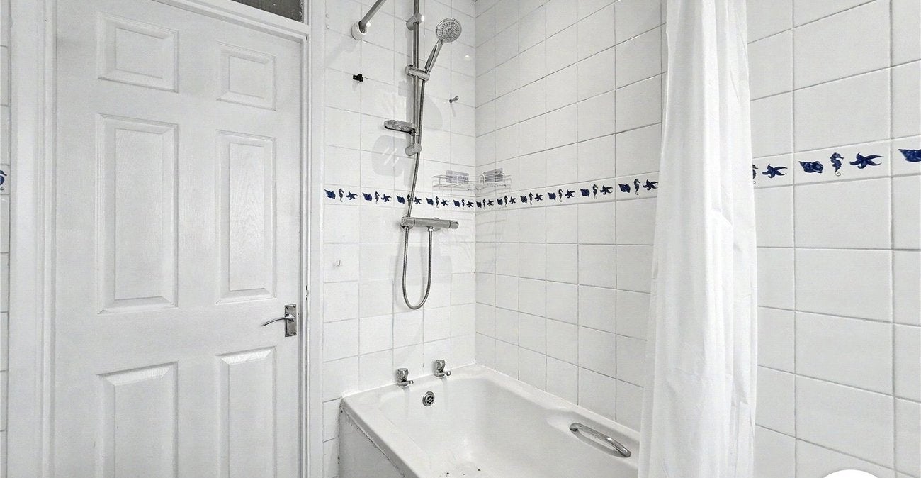 Flat Windfield Close in Greater London