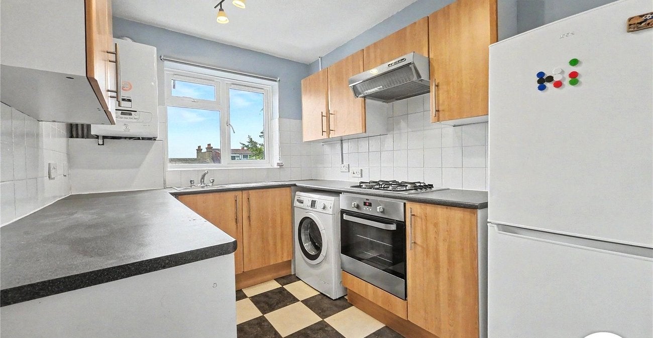 Flat Windfield Close in Greater London