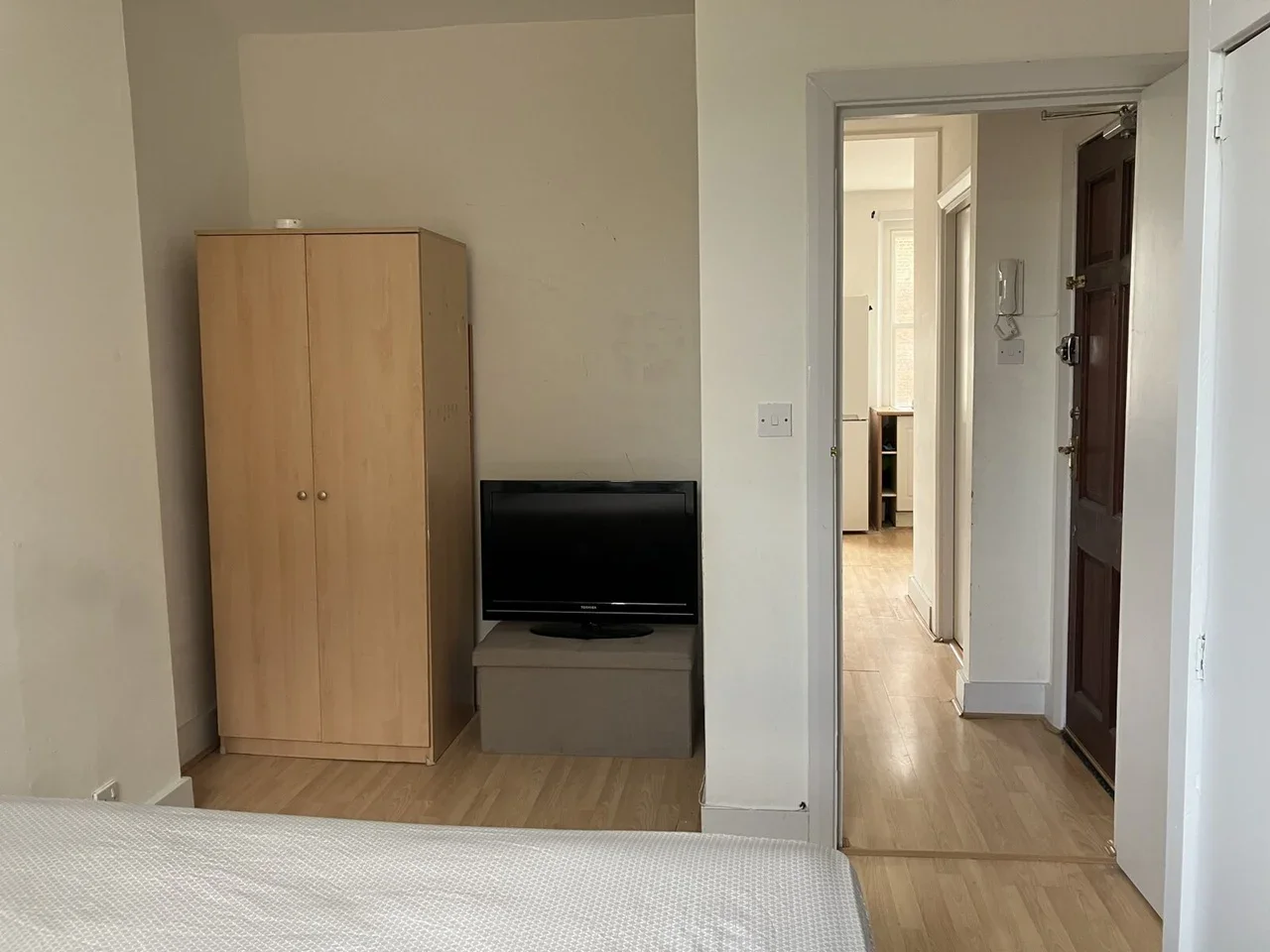 Flat Earl's Court Road in Greater London
