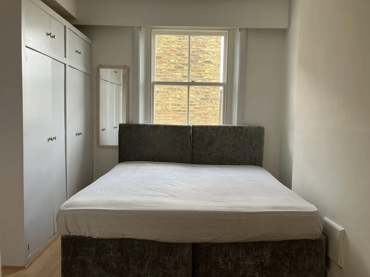 Flat Earl's Court Road in Greater London