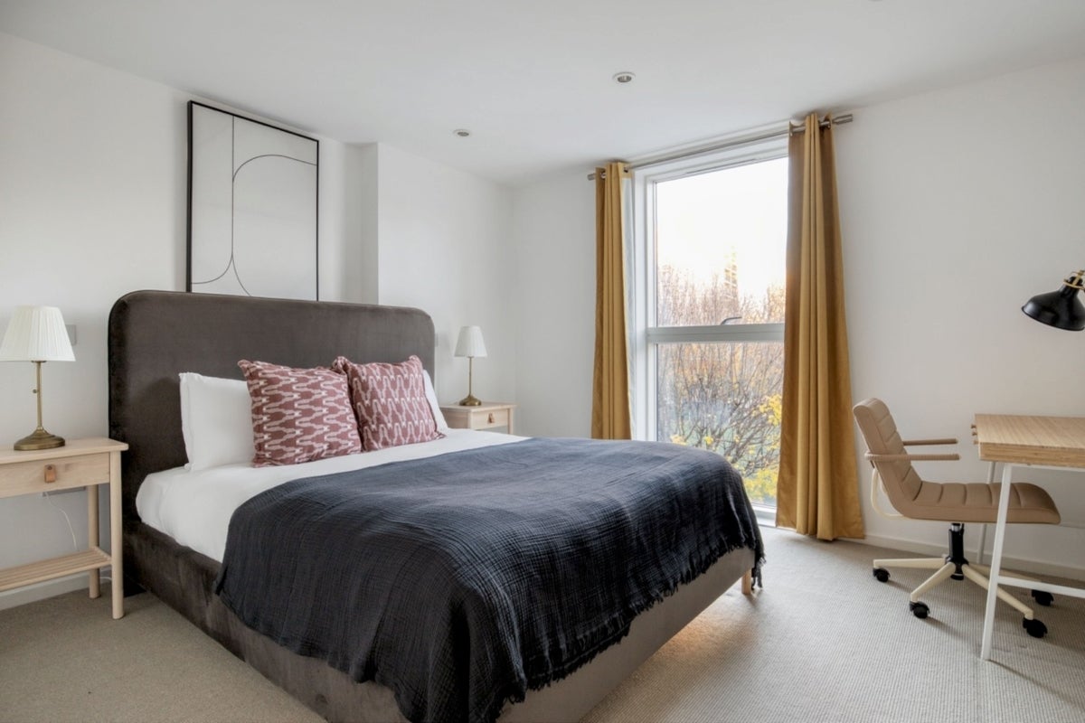 Flat Dance Square in Greater London
