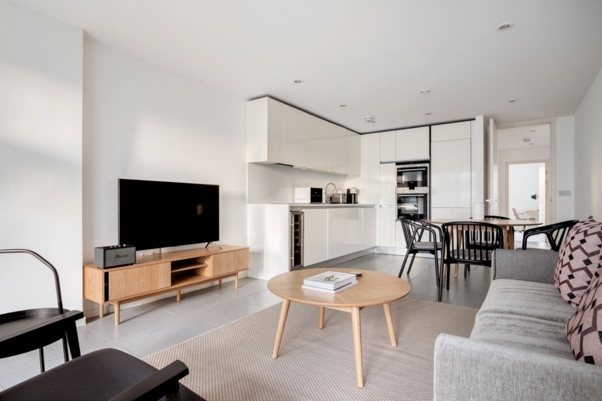 Flat Dance Square in Greater London