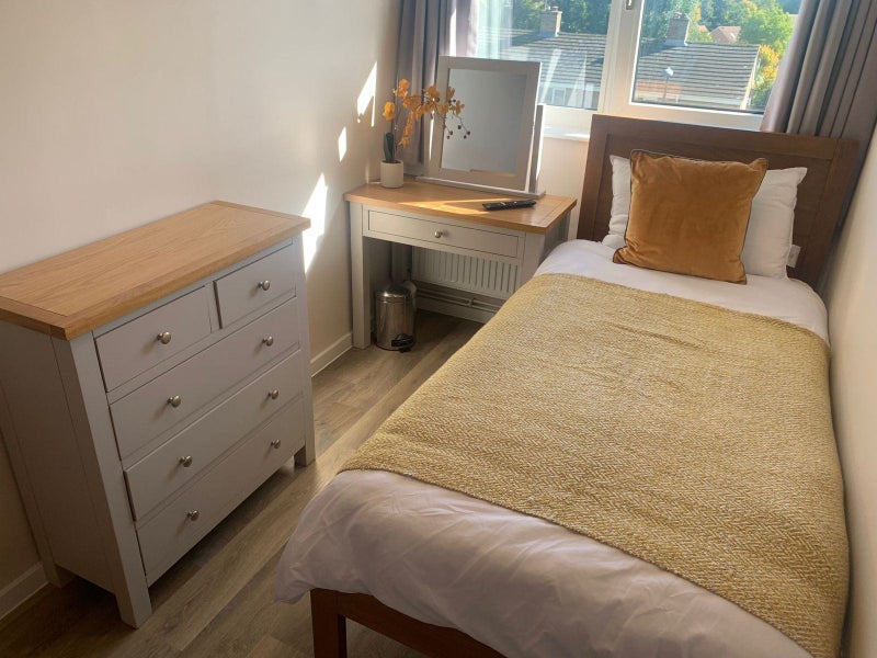 Room Arden Road in Crawley