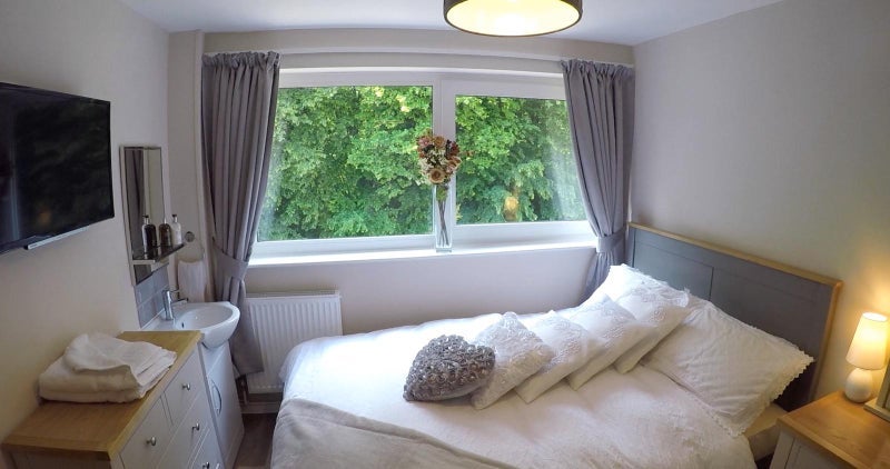 Room Arden Road in Crawley