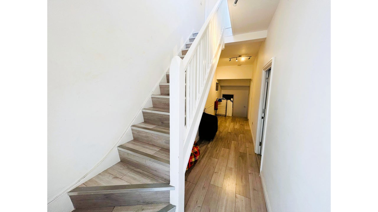 Room Alexandra Avenue in Greater London