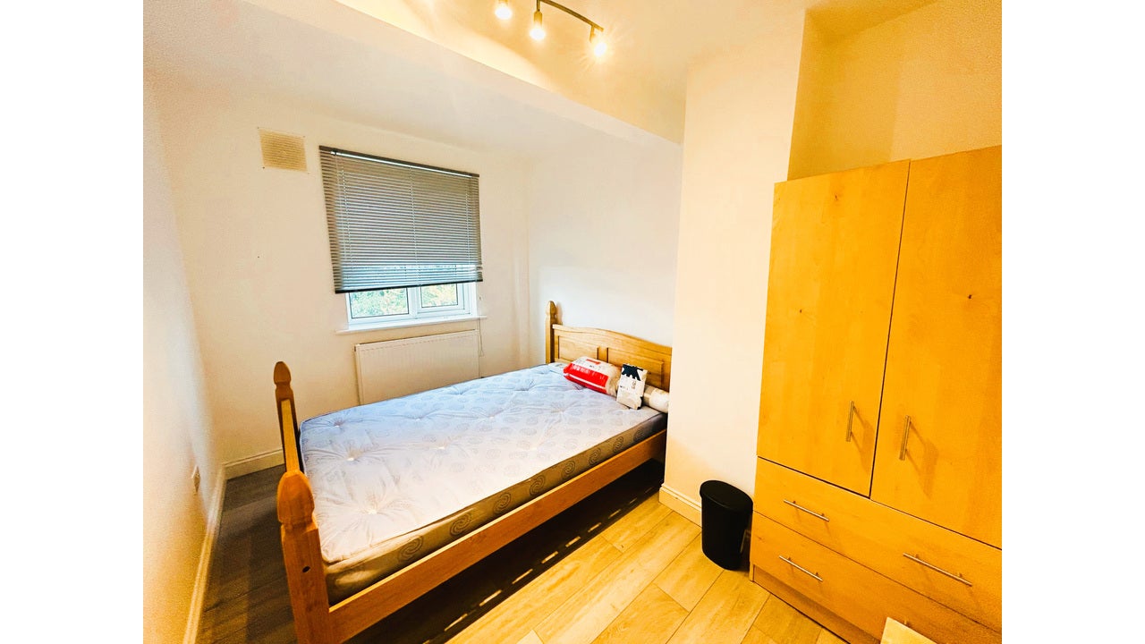 Room Alexandra Avenue in Greater London