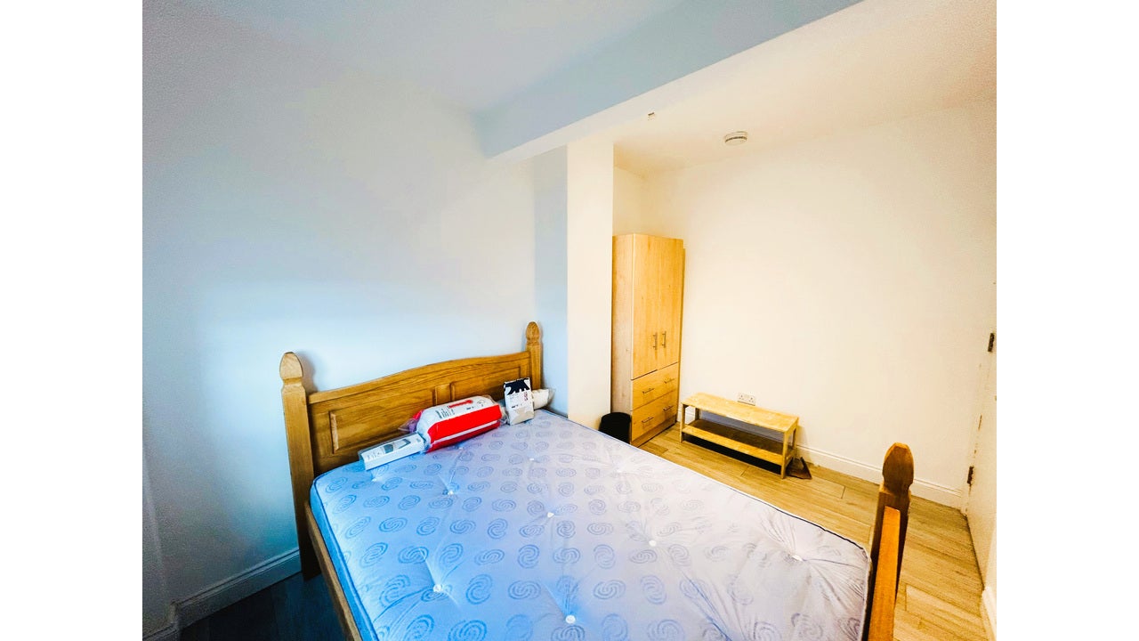 Room Alexandra Avenue in Greater London