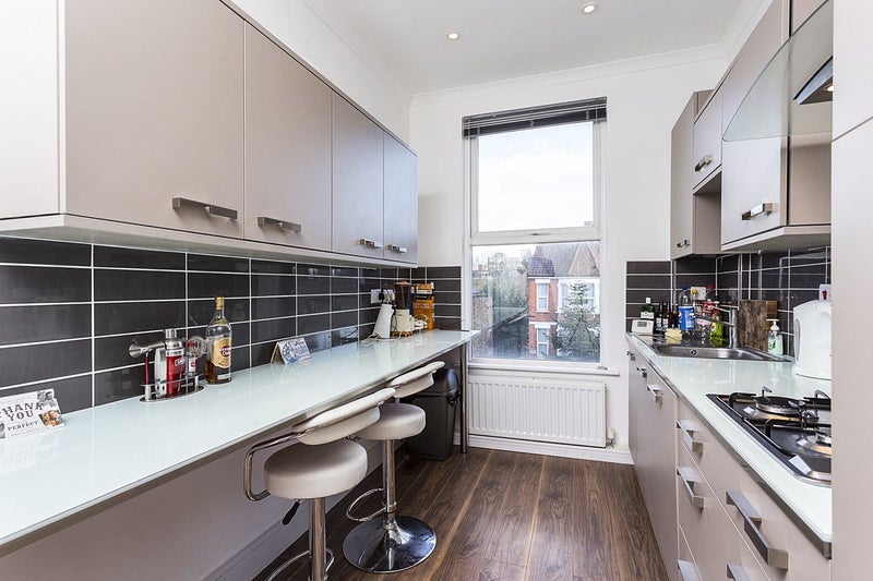Flat Pembury Road in Greater London