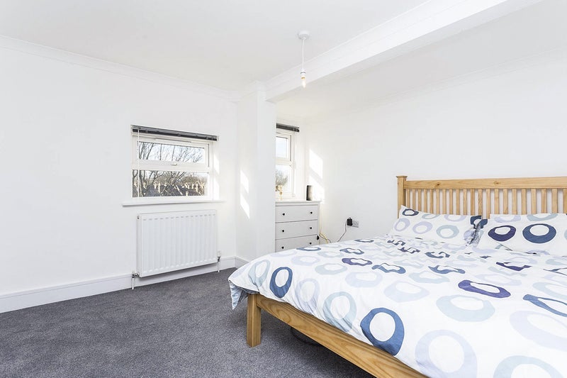 Flat Pembury Road in Greater London