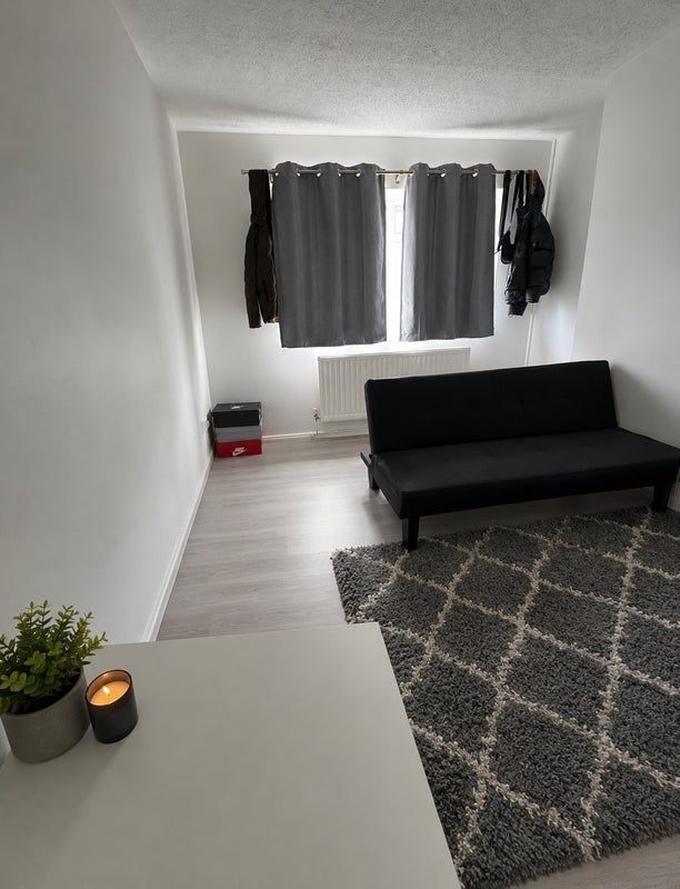 Flat Glazebrook Close in Greater London