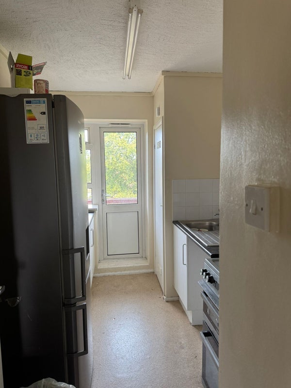 Flat Glazebrook Close in Greater London