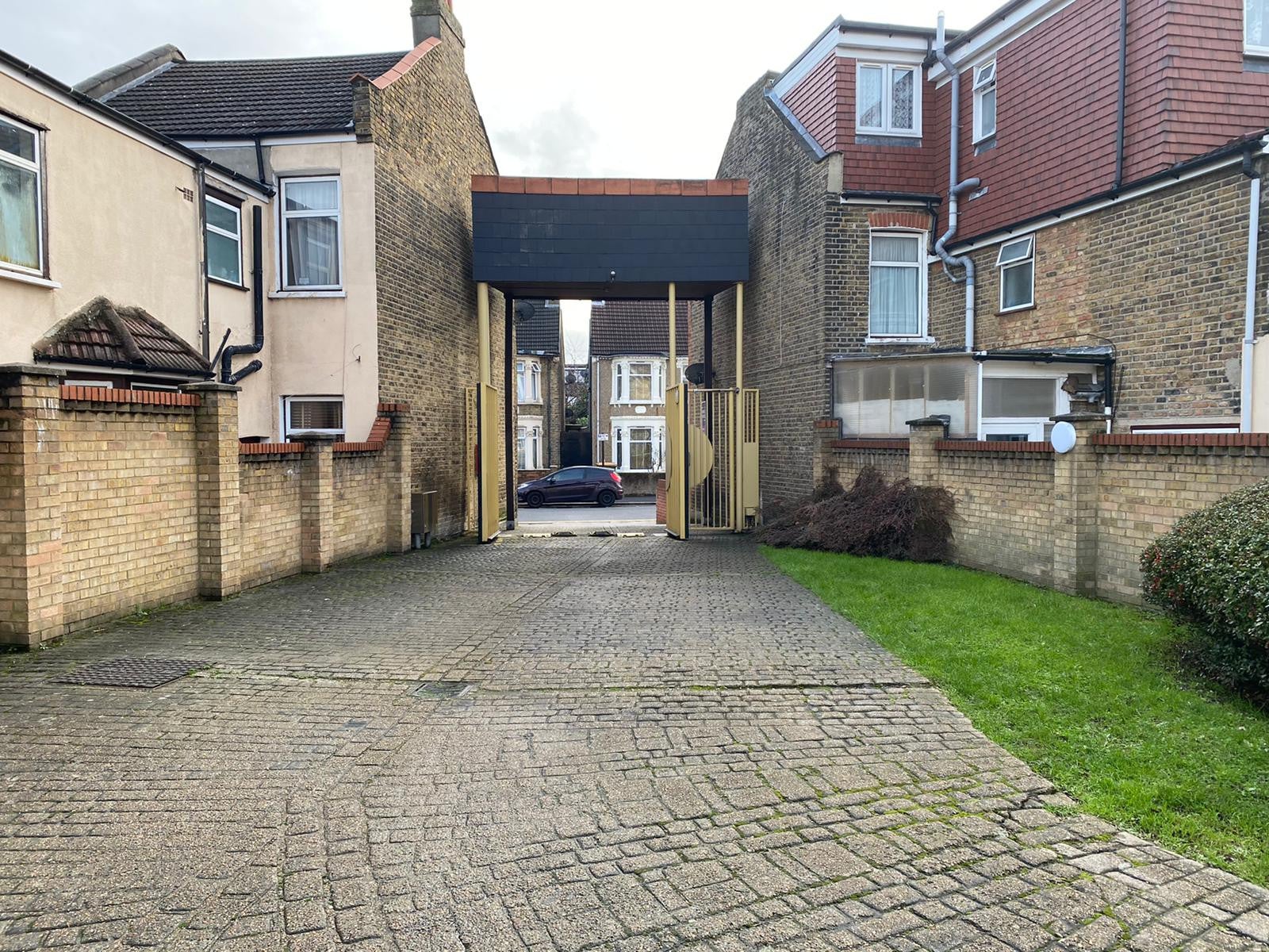 House Elgar Close in Greater London