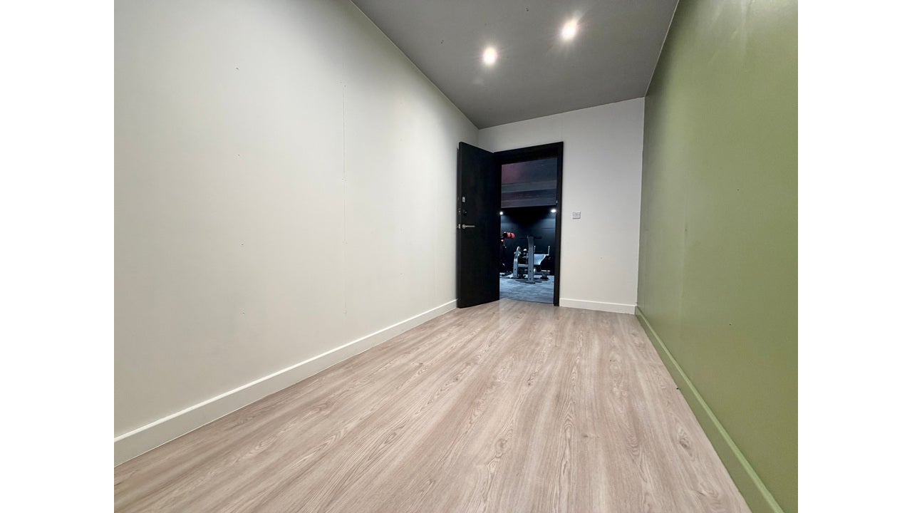 Room Monckton Road in Wakefield