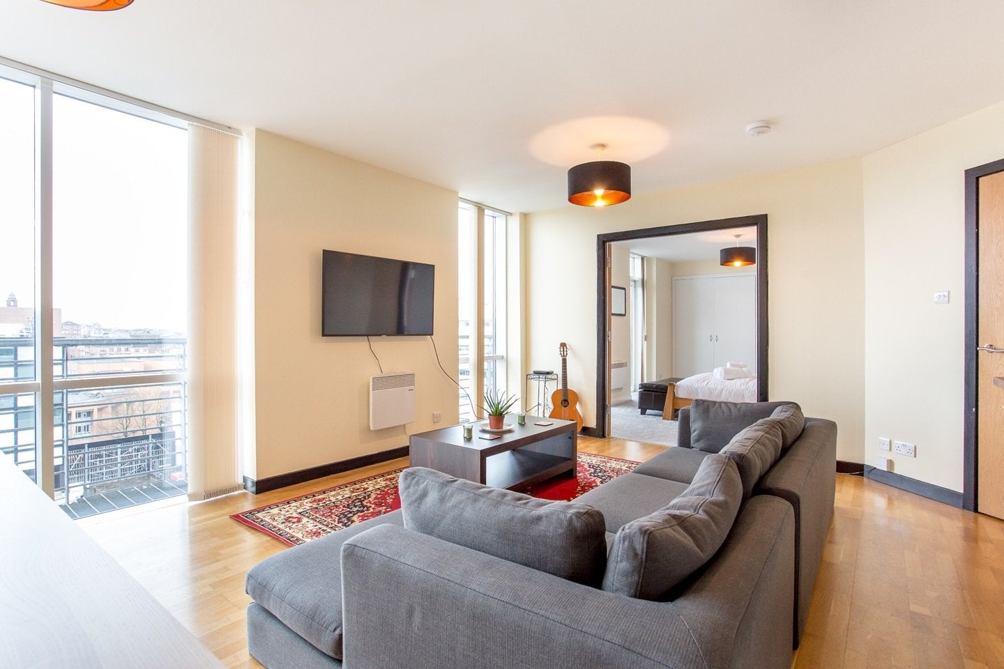 Flat Renfrew Court in Glasgow