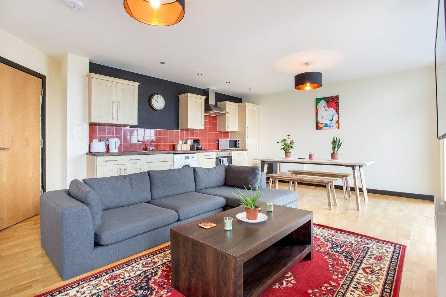 Flat Renfrew Court in Glasgow