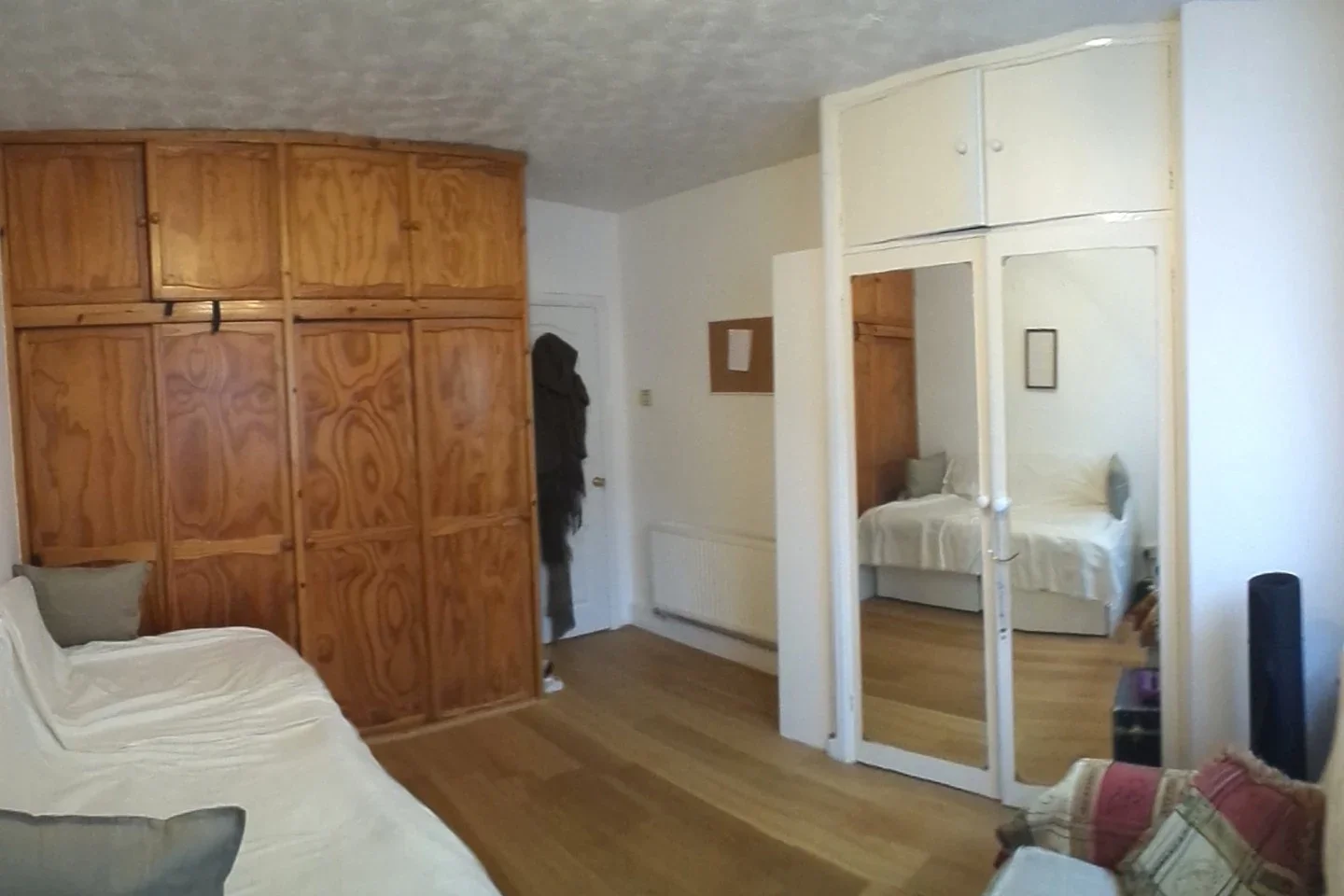 Flat Paradise Street in Greater London