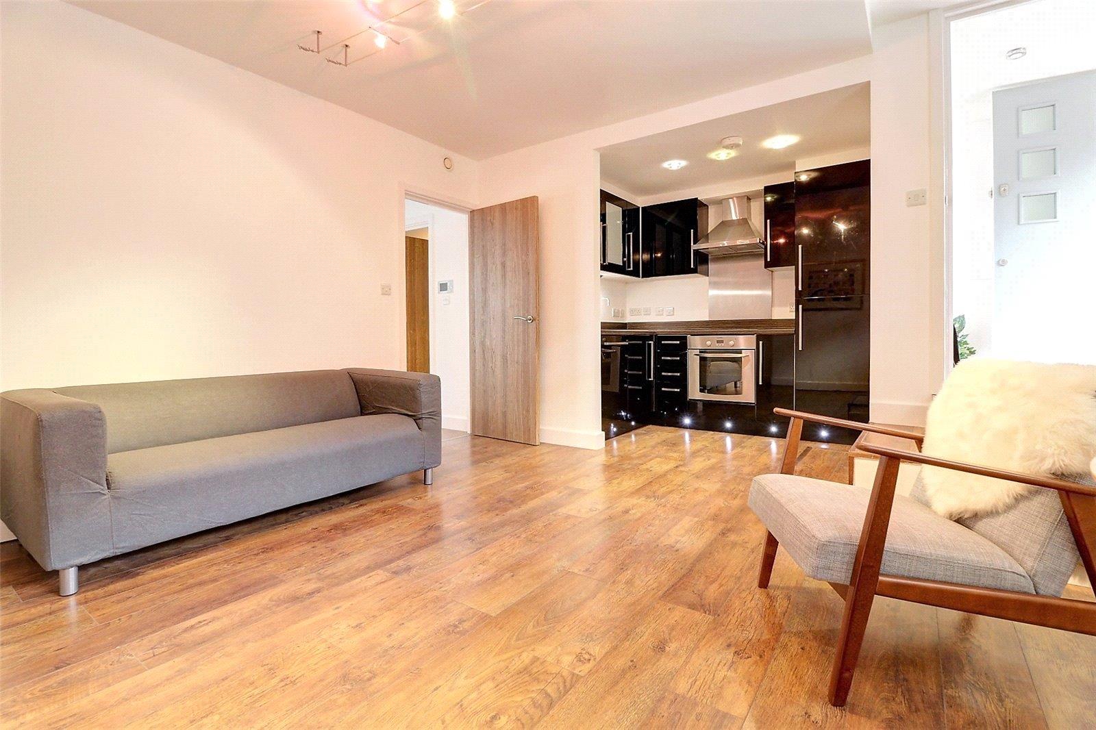 Flat Boleyn Road in Greater London