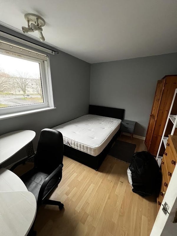 Room Ellangowan Road in Glasgow