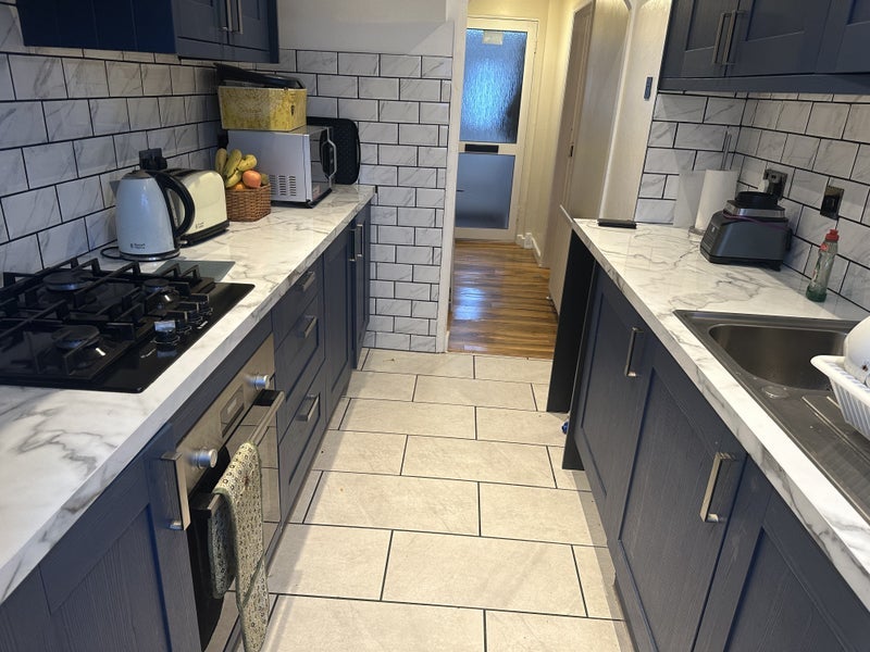 Room Moorside Road in Greater London