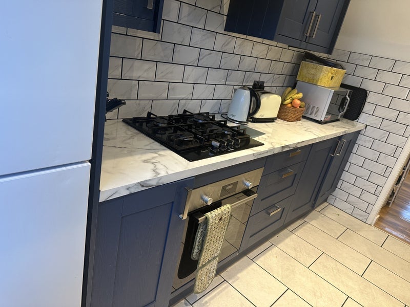 Room Moorside Road in Greater London