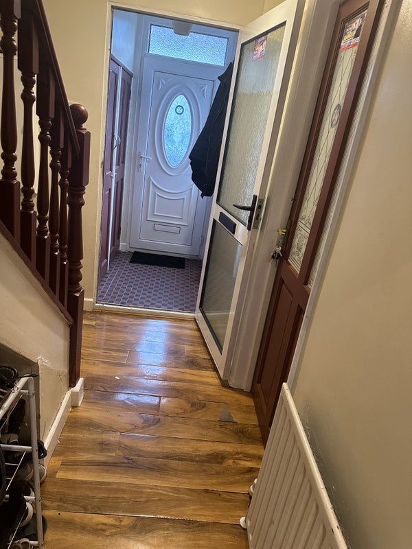 Room Moorside Road in Greater London
