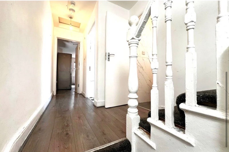 Room Hermitage Road in Greater London