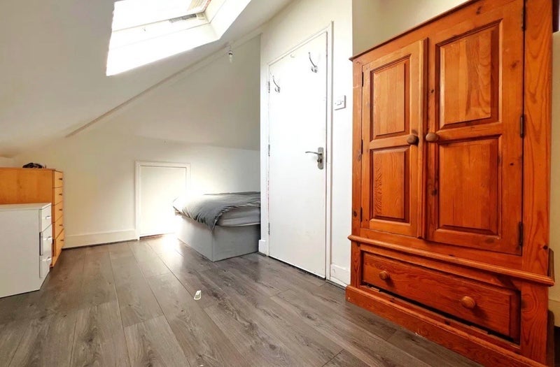 Room Hermitage Road in Greater London