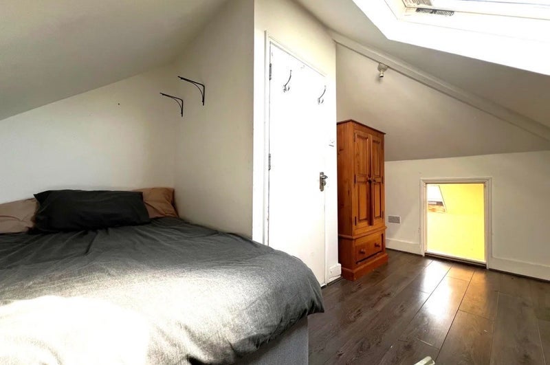 Room Hermitage Road in Greater London