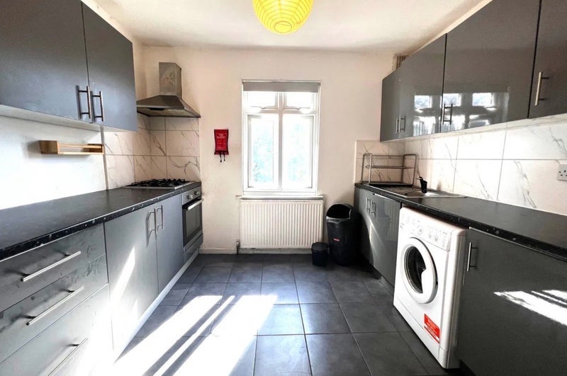Room Hermitage Road in Greater London