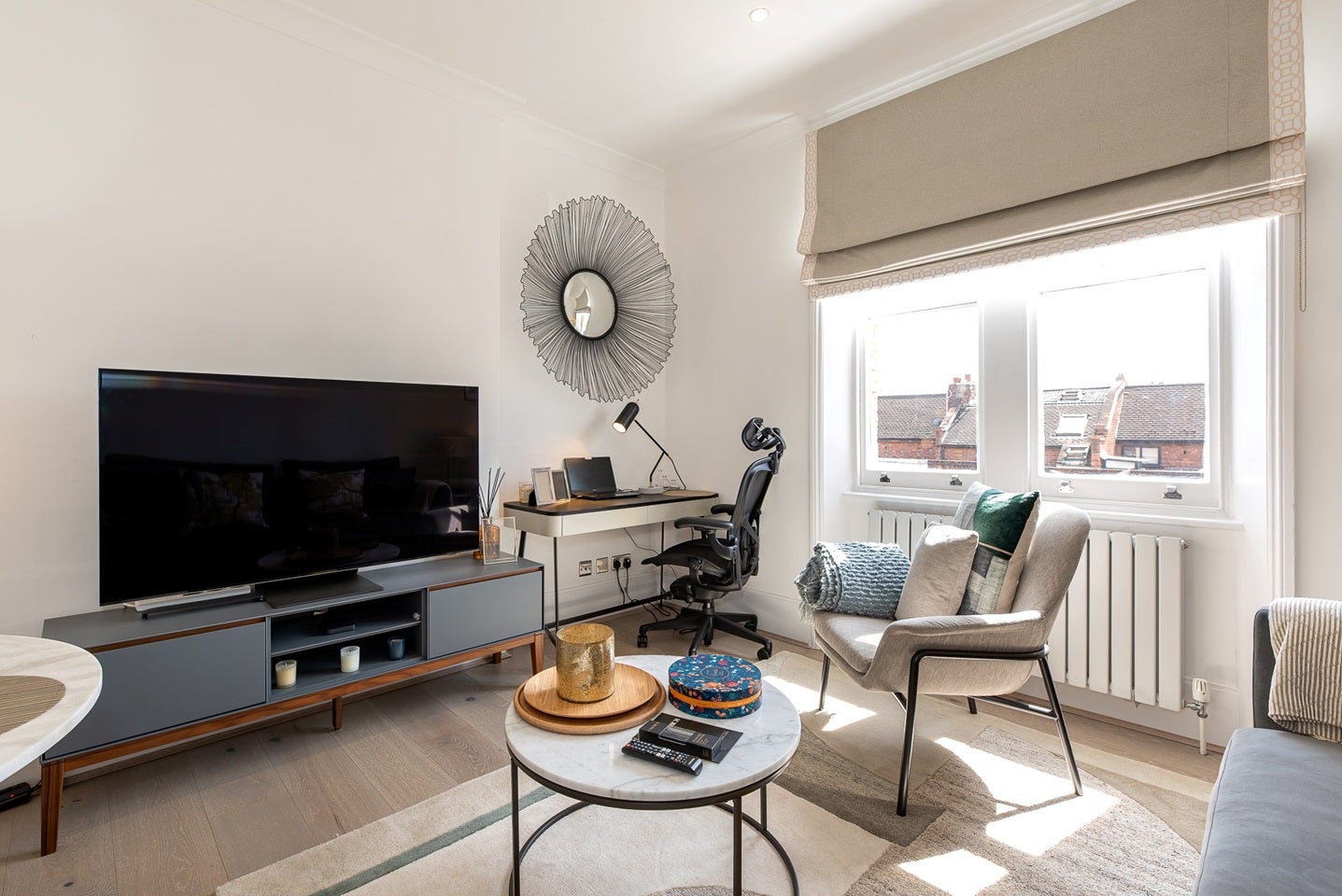 Flat Kensington High Street in Greater London