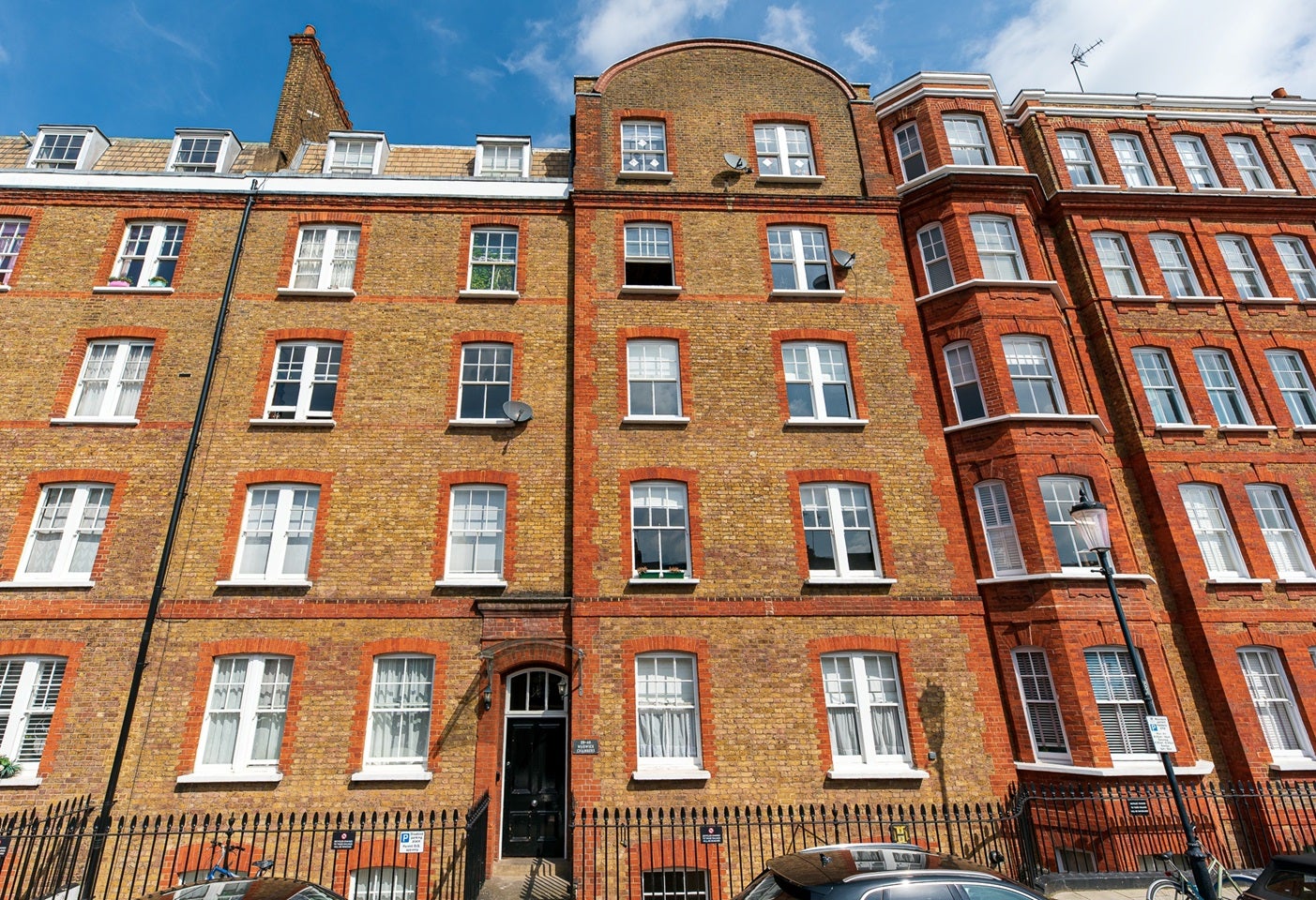 Flat Kensington High Street in Greater London