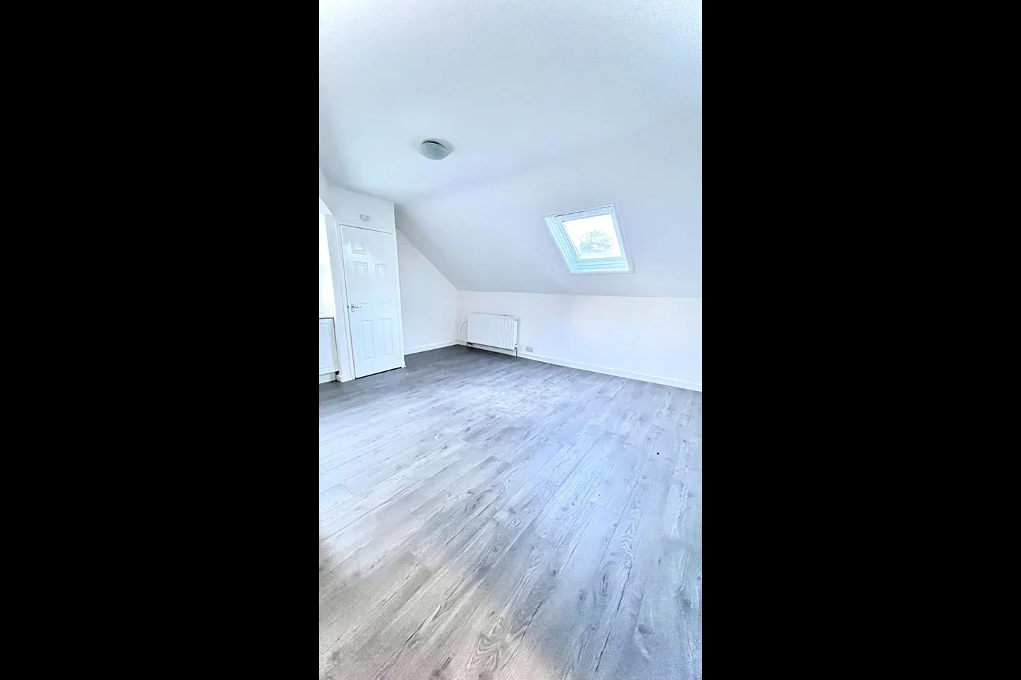 Flat Warham Road in Greater London