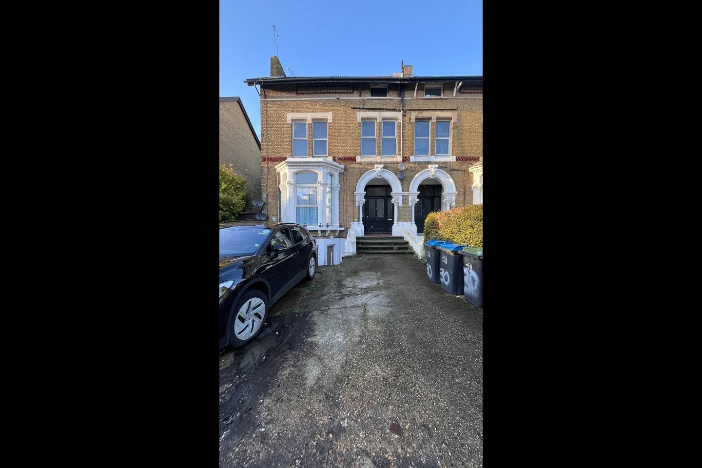 Flat Warham Road in Greater London