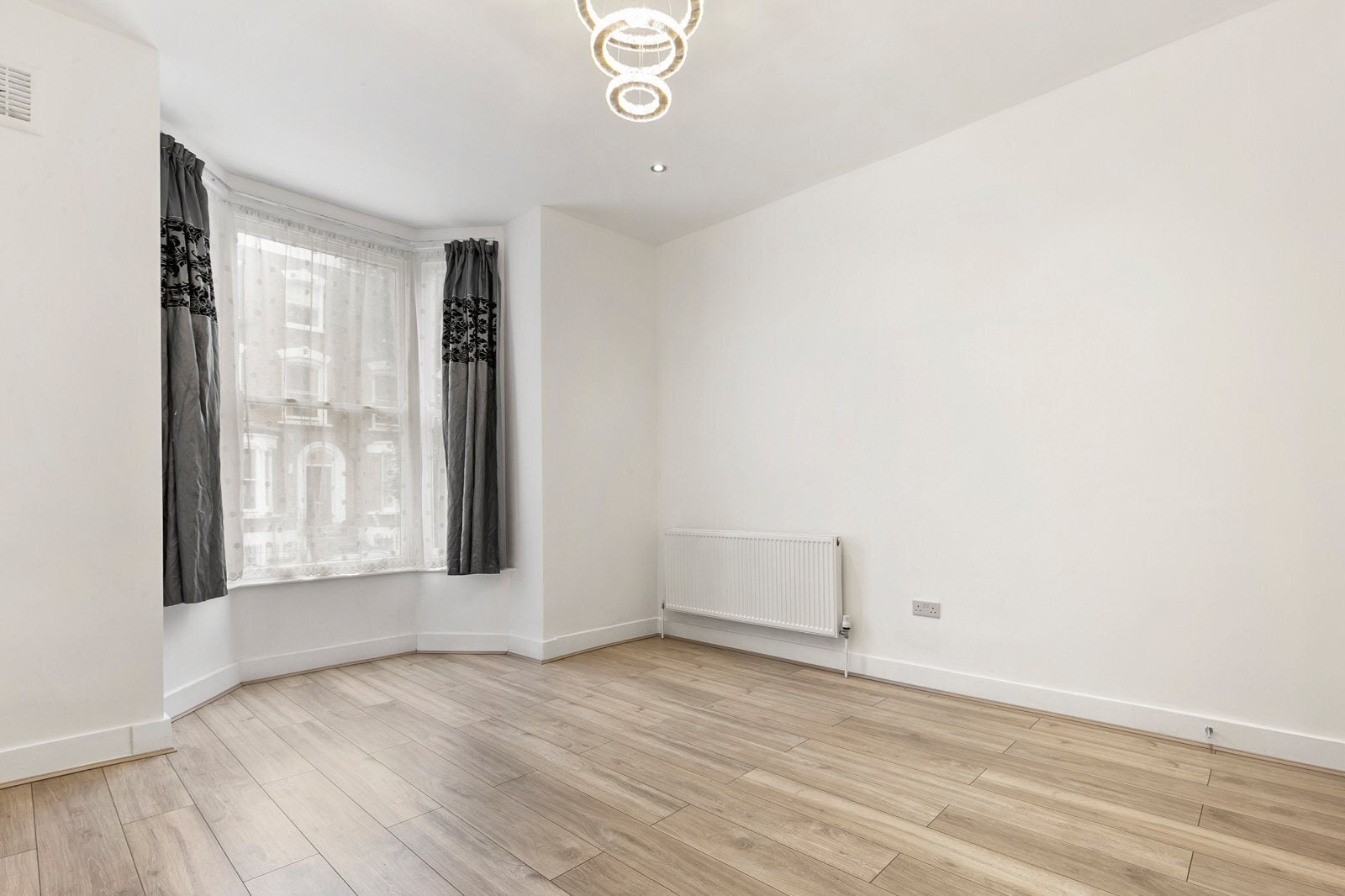 Flat Grosvenor Avenue in Greater London