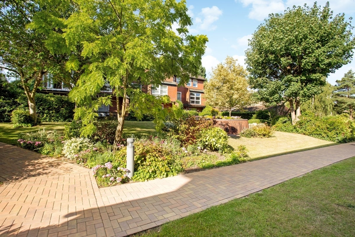 Flat Fountain Gardens in Windsor