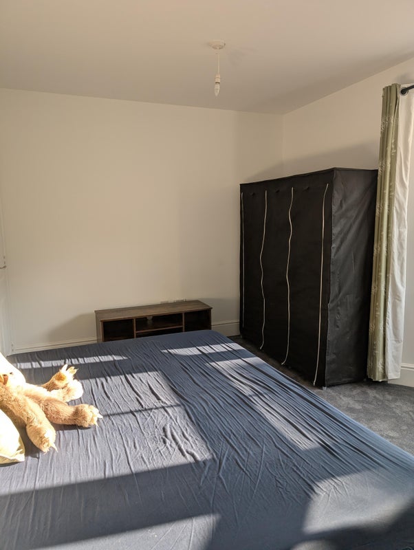 Room Frenchay Park Road in Bristol