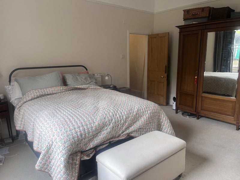 Flat Clarendon Road in Bristol