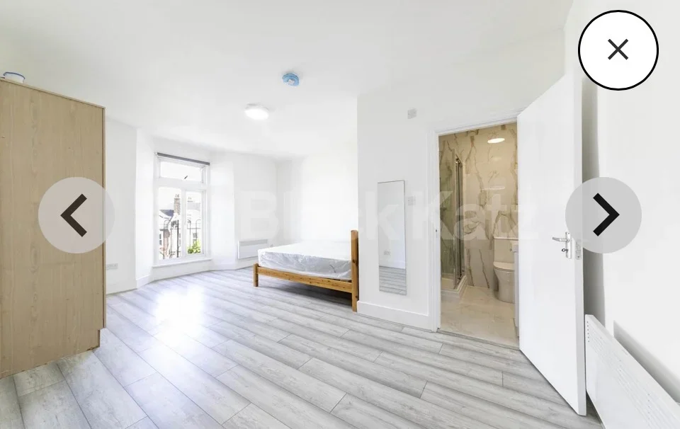 Flat Dean Road in Greater London