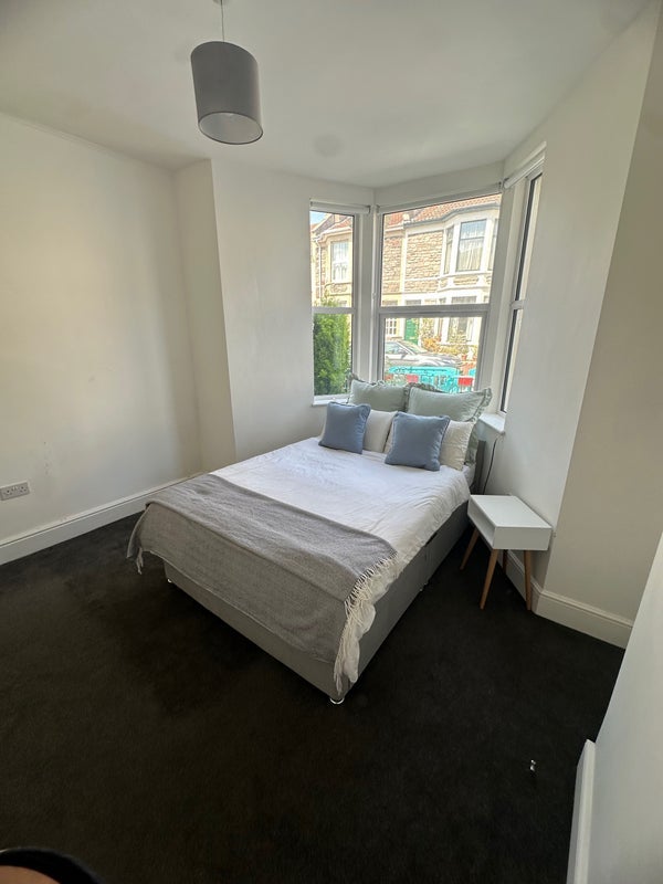 Room Islington Road in Bristol