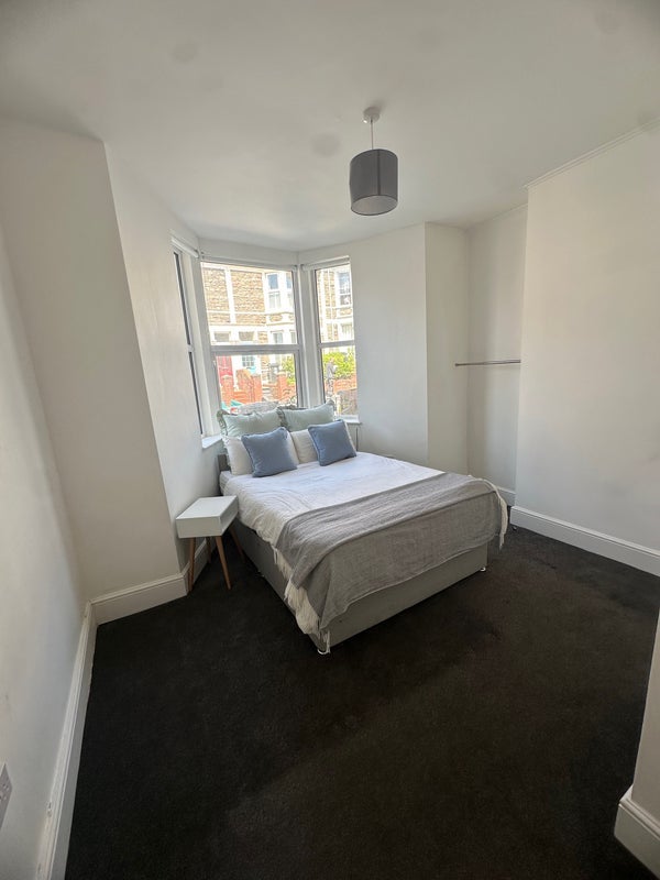 Room Islington Road in Bristol