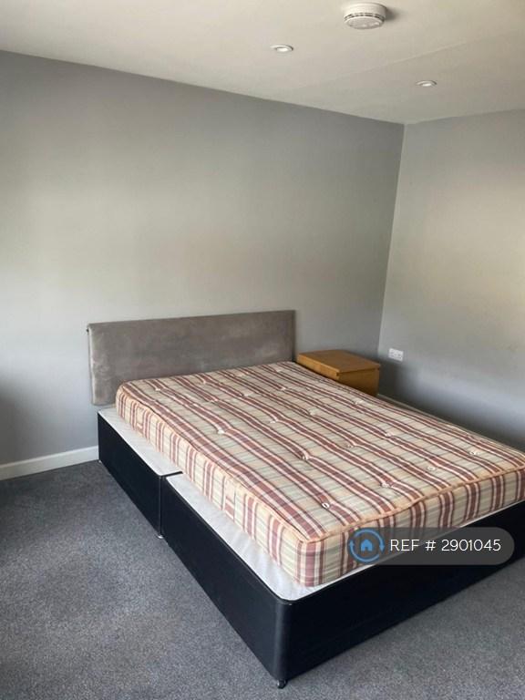 Room Exmoor Close in Chelmsford