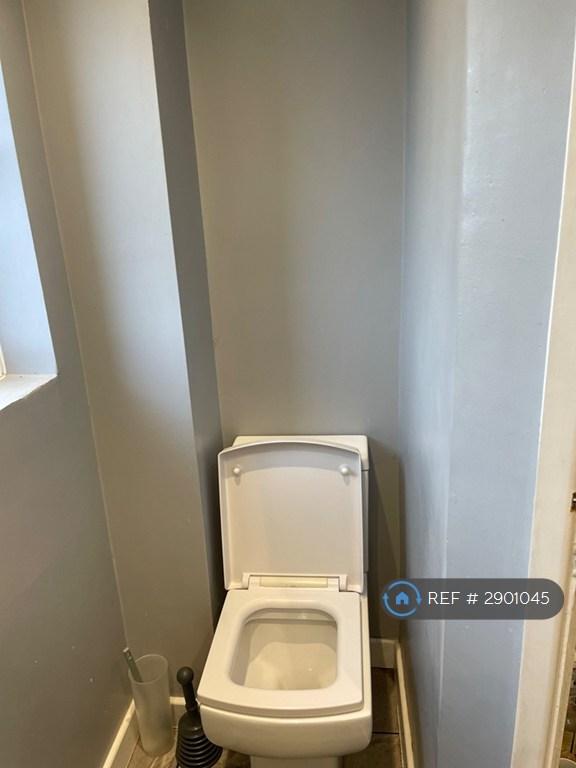 Room Exmoor Close in Chelmsford
