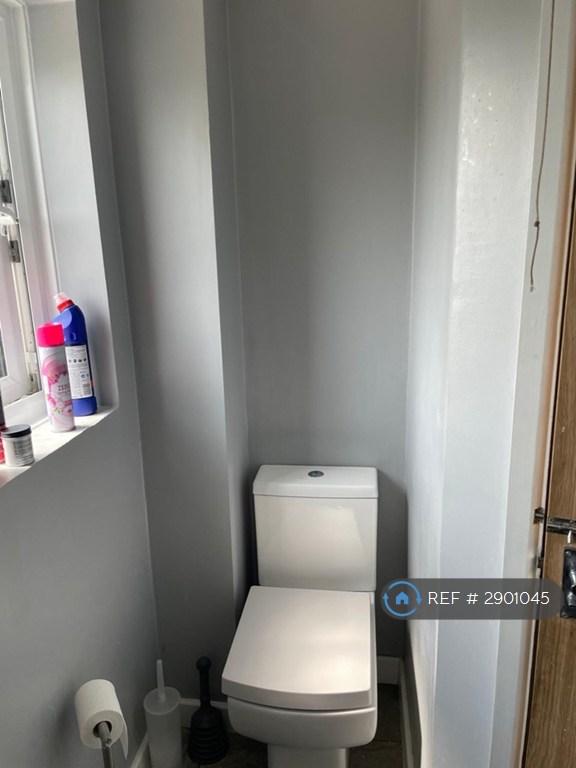 Room Exmoor Close in Chelmsford