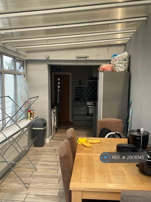 Room Exmoor Close in Chelmsford