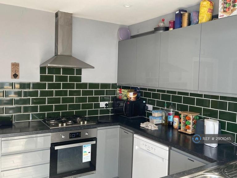 Room Exmoor Close in Chelmsford