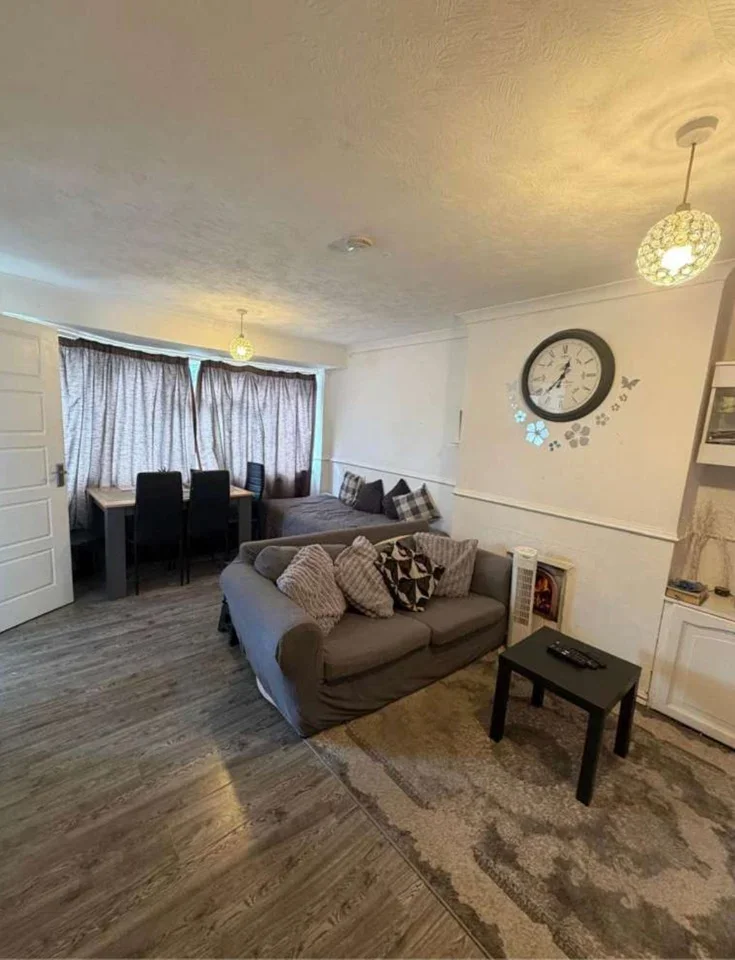 Flat West End Lane in Greater London