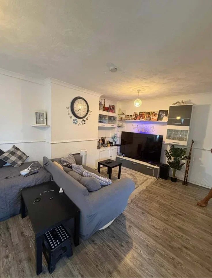 Flat West End Lane in Greater London