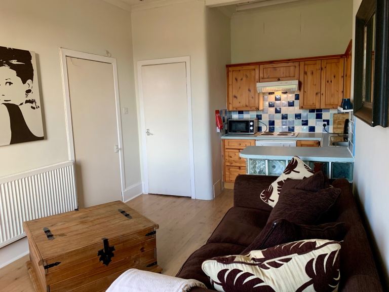 Flat Wheatfield Place in City of Edinburgh